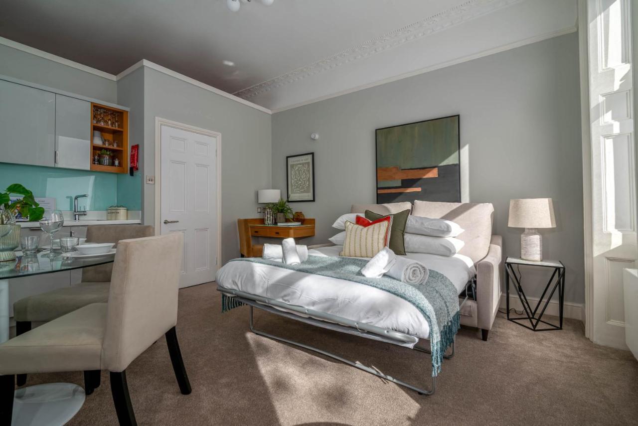 5 Doughty Street * Londra