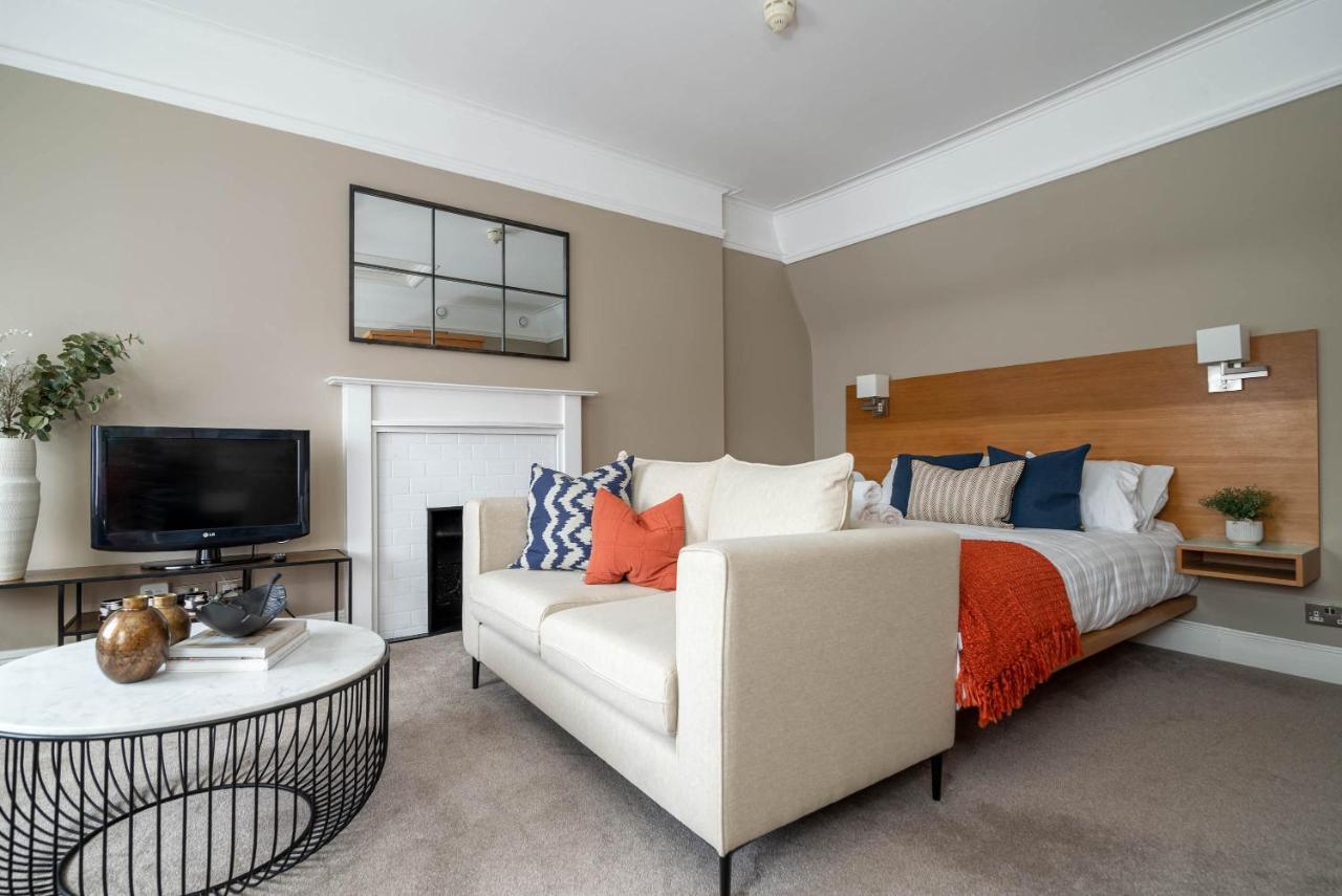 5 Doughty Street * Londra